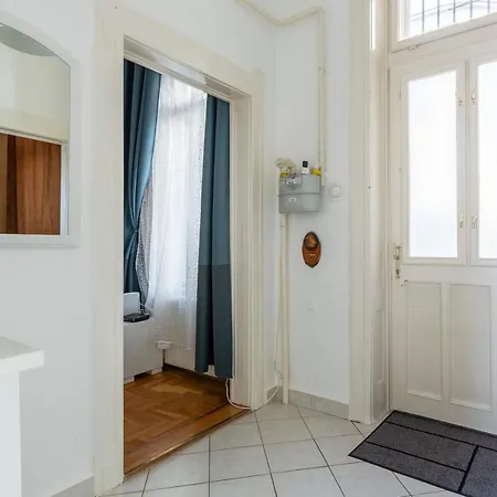 Deluxe Dream In The Center Apartment *